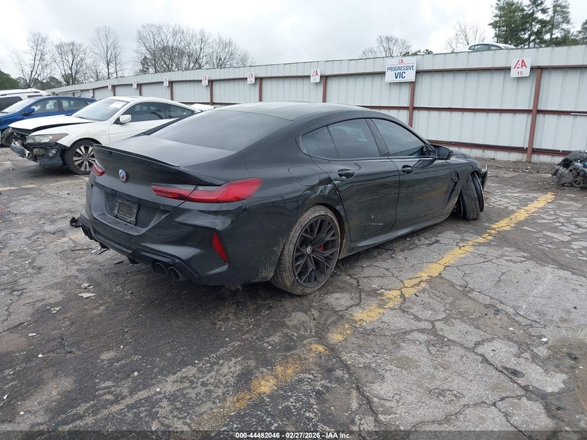 2023 BMW M8
