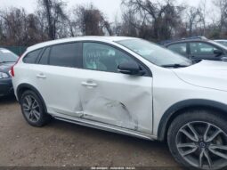 
										2017 Volvo V60 cross country full									