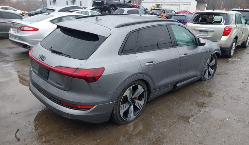 
								2022 Audi E-tron full									