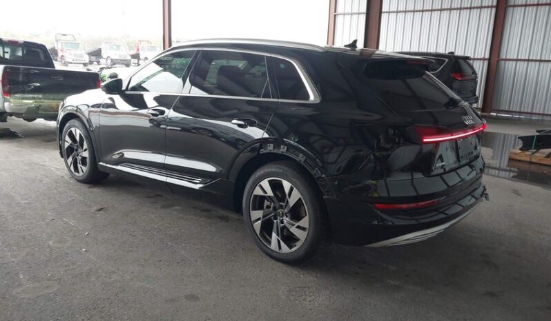 
								2022 Audi E-tron full									