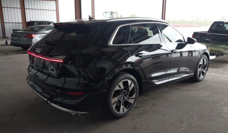
								2022 Audi E-tron full									
