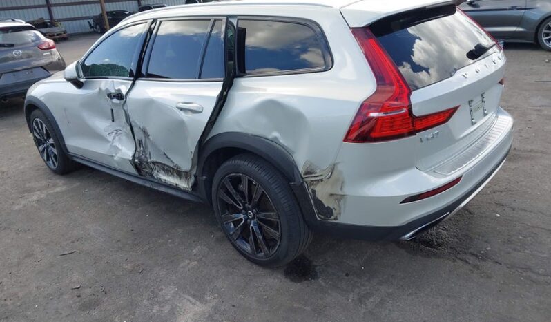 
								2021 Volvo V60 cross country full									