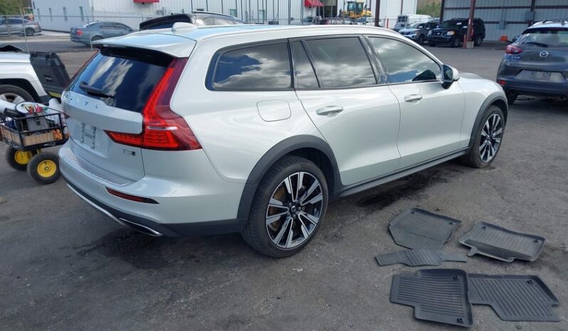 
								2021 Volvo V60 cross country full									