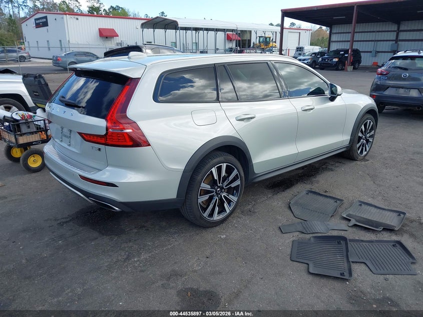 2021 Volvo V60 cross country