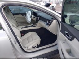 
										2021 Volvo V60 cross country full									