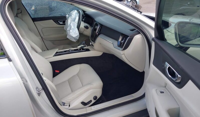 
								2021 Volvo V60 cross country full									