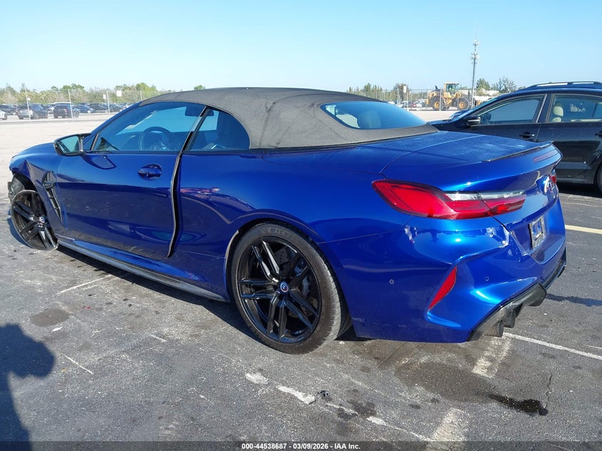 2023 BMW M8