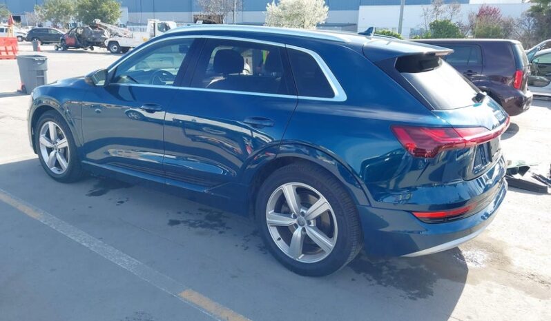 
								2019 Audi E-tron full									