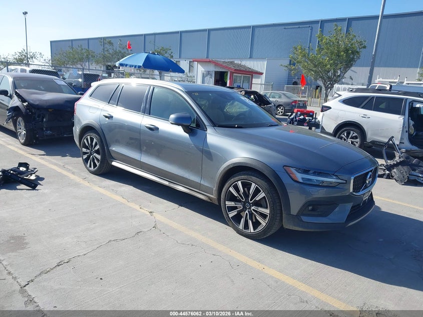 2020 Volvo V60 cross country
