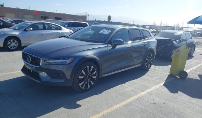 
								2020 Volvo V60 cross country full									
