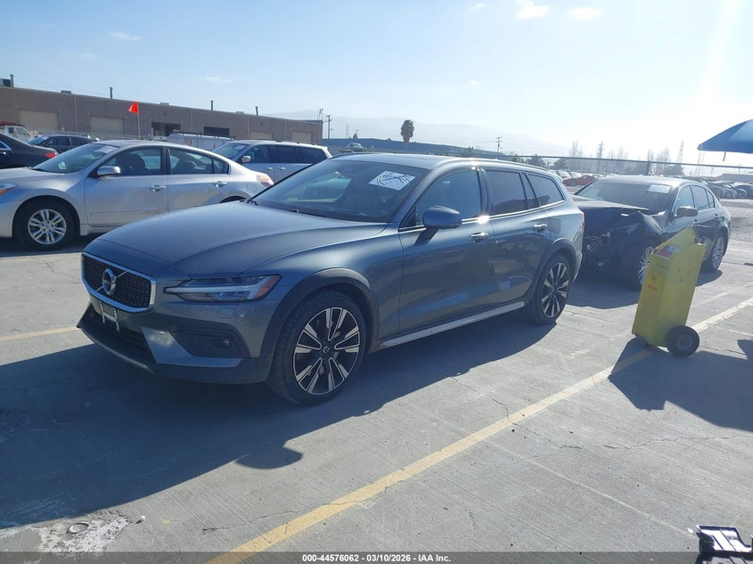 2020 Volvo V60 cross country