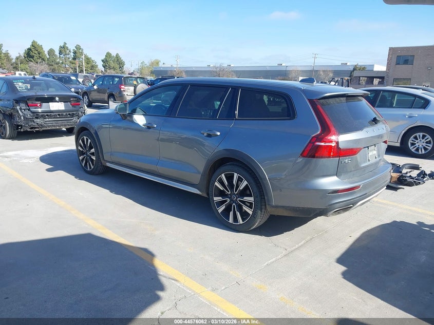 2020 Volvo V60 cross country