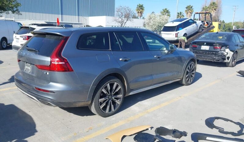 
								2020 Volvo V60 cross country full									
