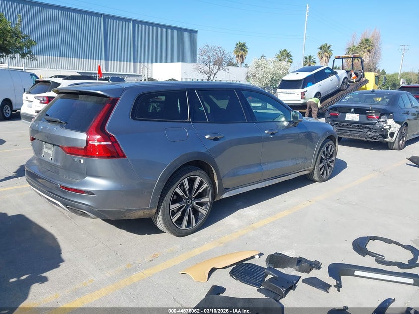 2020 Volvo V60 cross country
