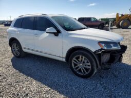 
										2015 Volkswagen Touareg full									
