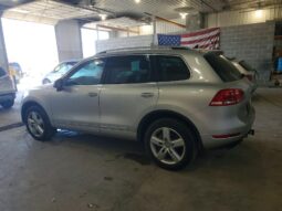 
										2013 Volkswagen Touareg full									