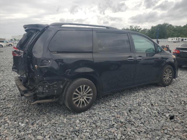 2020 Toyota Sienna xle