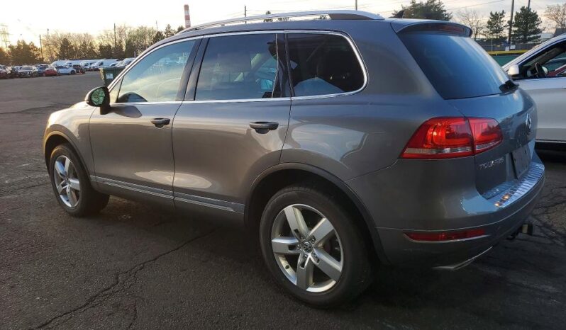 
								2013 Volkswagen Touareg full									