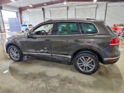 
										2015 Volkswagen Touareg full									
