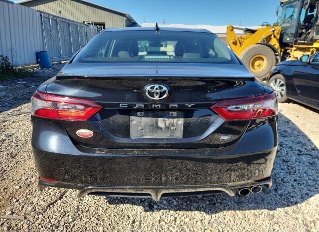 
								2021 Toyota Camry se full									