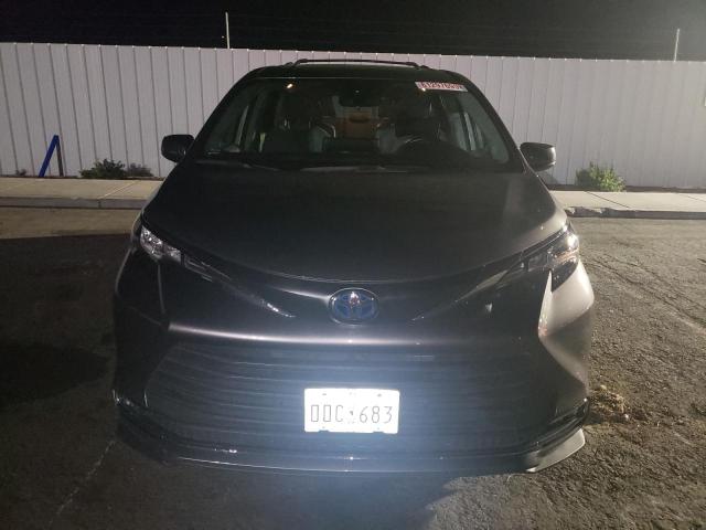 2022 Toyota Sienna xle