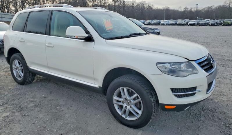 
								2009 Volkswagen Touareg full									