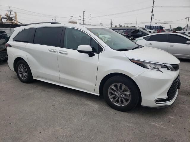 2022 Toyota Sienna xle