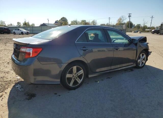 
								2012 Toyota Camry base full									