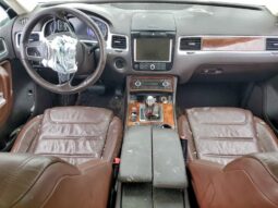 
										2014 Volkswagen Touareg full									