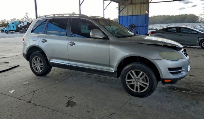 
								2009 Volkswagen Touareg full									