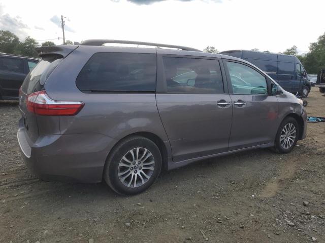 2019 Toyota Sienna xle