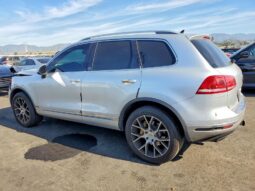
										2017 Volkswagen Touareg full									