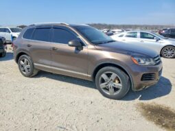 
										2013 Volkswagen Touareg full									