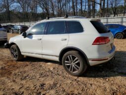 
										2015 Volkswagen Touareg full									