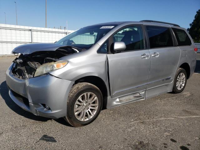 2012 Toyota Sienna