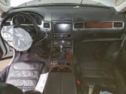
										2015 Volkswagen Touareg full									