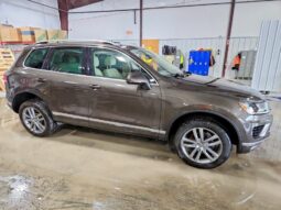 
										2015 Volkswagen Touareg full									