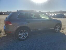 
										2014 Volkswagen Touareg full									