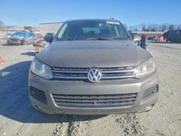 
										2014 Volkswagen Touareg full									