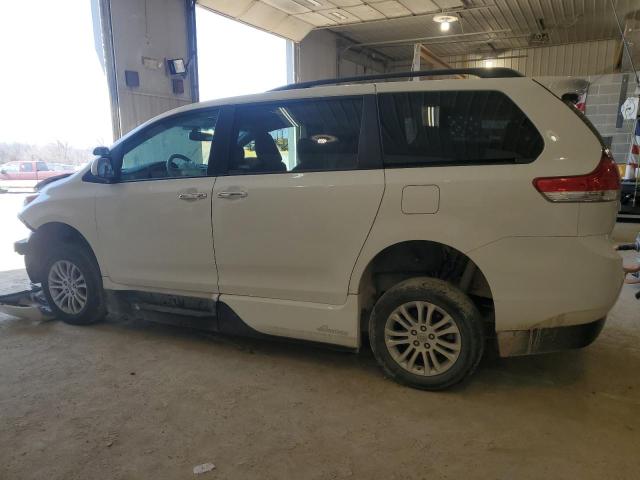 2013 Toyota Sienna xle