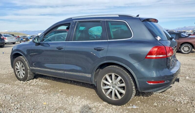
								2011 Volkswagen Touareg full									