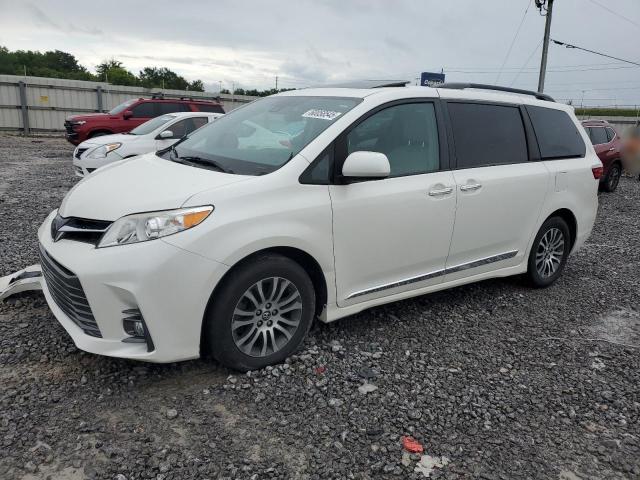 2018 Toyota Sienna xle