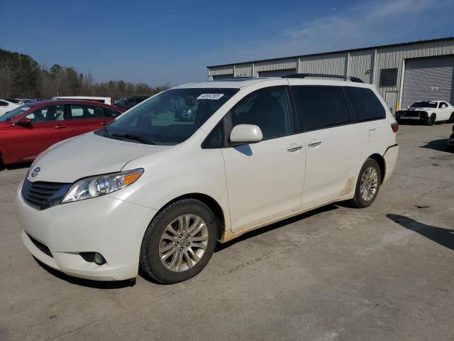 2015 Toyota Sienna xle