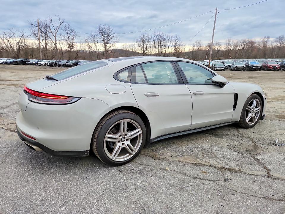 2022 Porsche Panamera