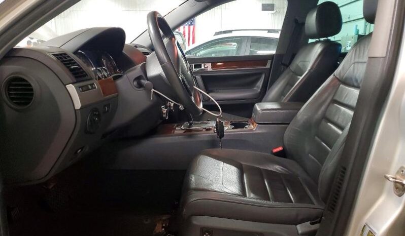 
								2008 Volkswagen Touareg full									