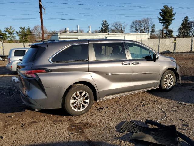 2021 Toyota Sienna xle