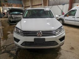 
										2015 Volkswagen Touareg full									
