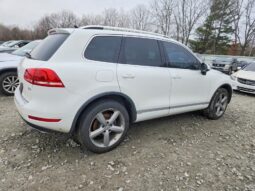 
										2013 Volkswagen Touareg full									