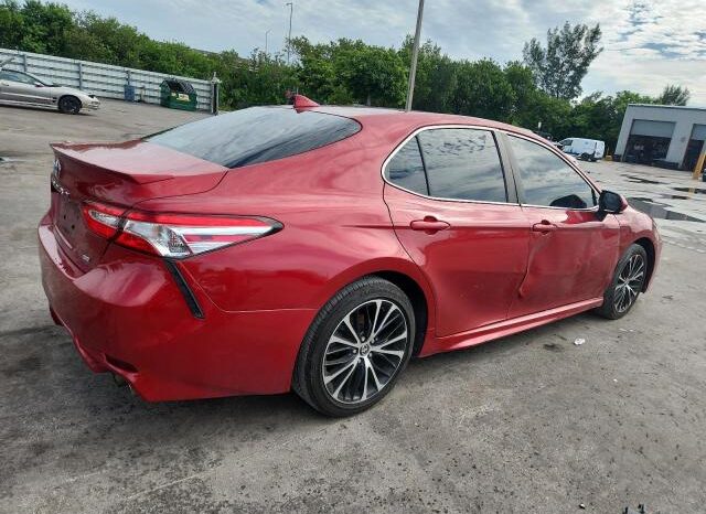 
								2020 Toyota Camry se full									