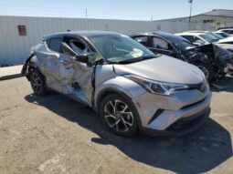 
										2019 Toyota C-hr full									